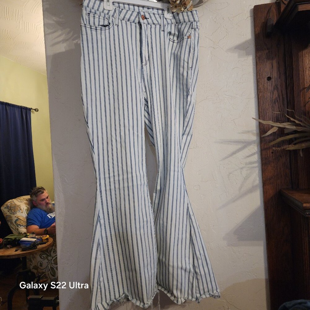 Judy Blue White and Navy striped super flare 15/32